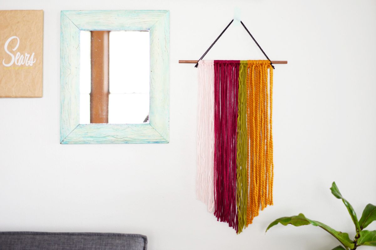 easy DIY wall decor ideas - yarn hanging
